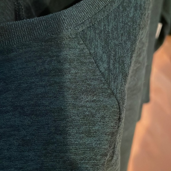 Beyond Yoga Featherweight Long
Sleeve T-Shirt size M - Picture 6 of 6